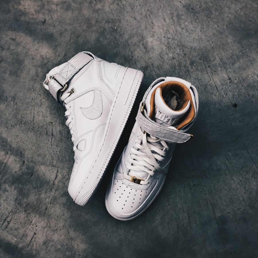 Court Classic Leather in Triple White – Foto 1 von 4